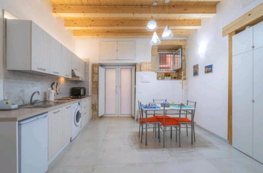 La Casa Dei Candelai * Syracuse